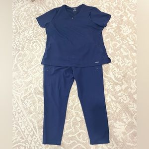 Jaanuu Scrub Set! Navy Blue. 1X Top and XL Bottom. Like New Condition.